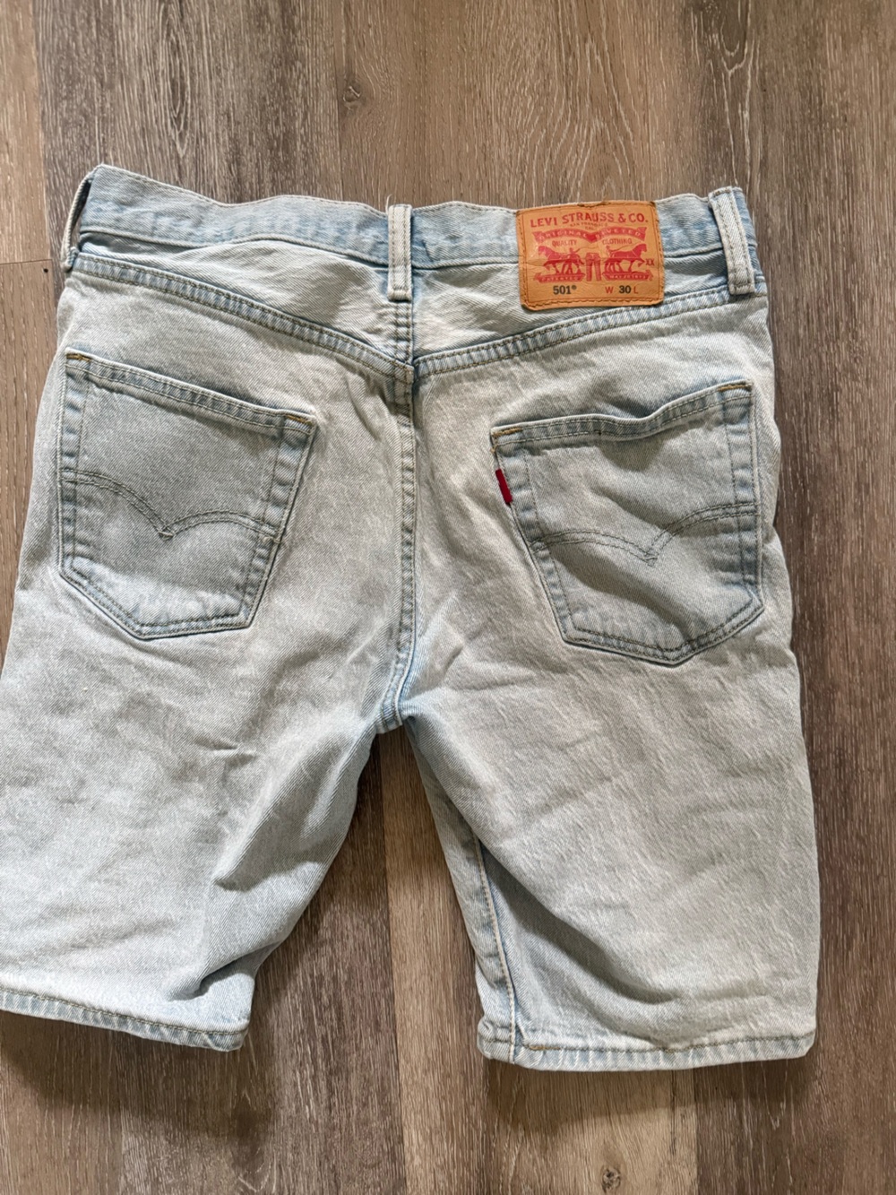 Levi’s Light Wash Distressed Men's Denim Shorts - Picture 4 of 4